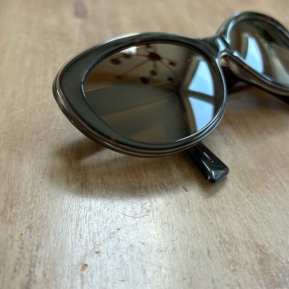 Like New!! Emporio Armani Sunglasses - Picture 2 of 10